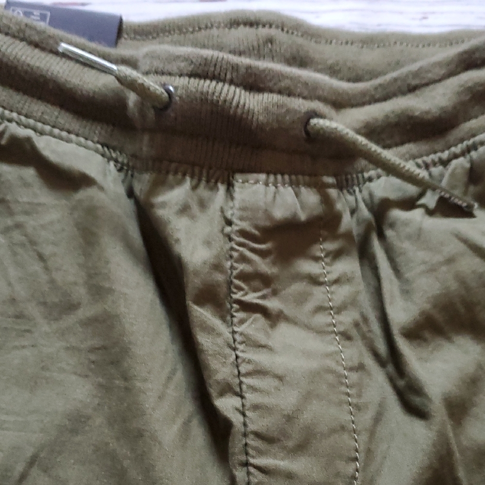 🆕️ GAP Boy's Green Cargo Bottoms with Relaxed Fit - Picture 4 of 8